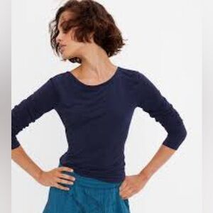 GapFit Breathe Open Back Twist T-Shirt